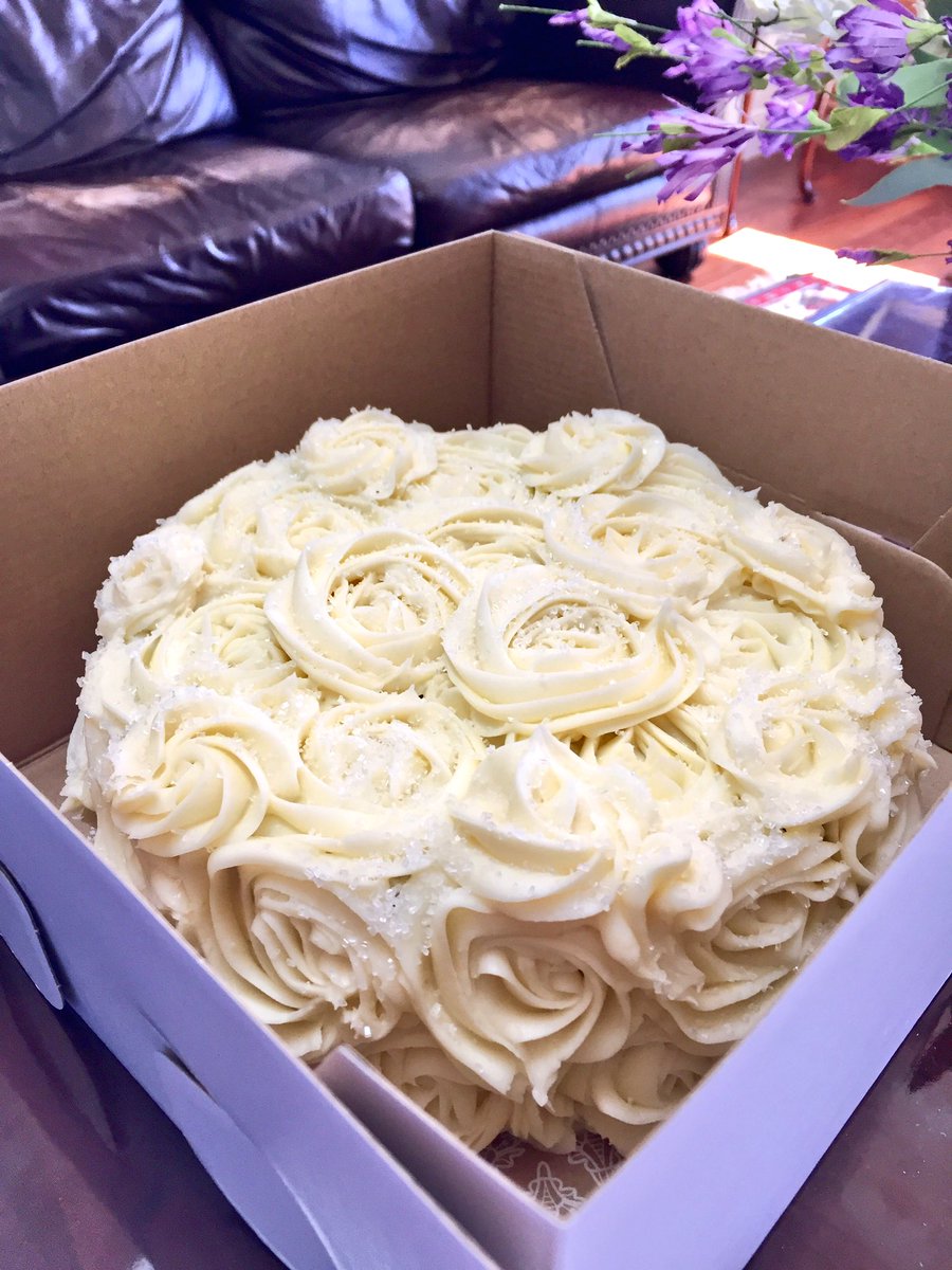 BCdee97's tweet photo. My sweet friend and her two daughters just stopped by the office to drop off an early b-day gift.
LOOK what she MADE! ๐#AmazingBaker ๐ https://t.co/X74kTsJQZk