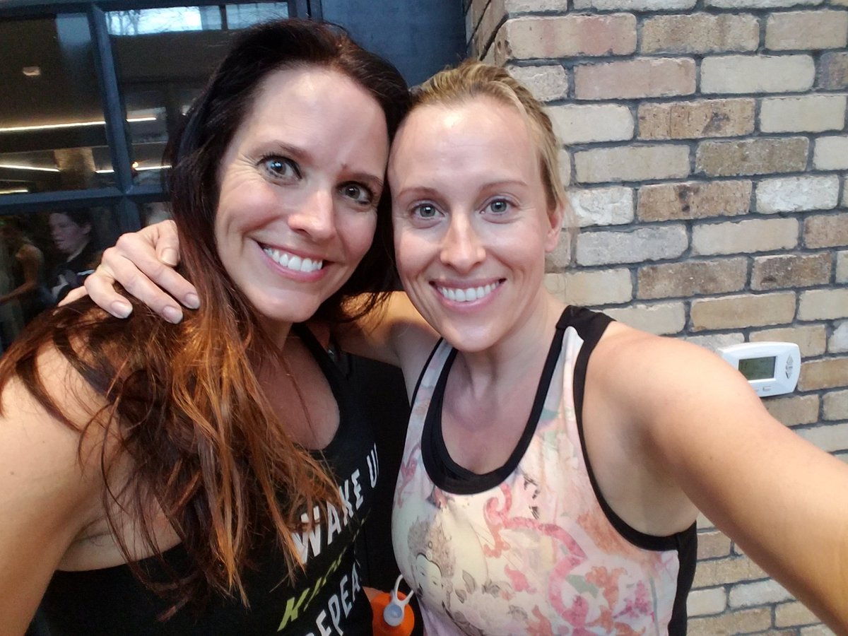 leighamills's tweet photo. Great back-to-back workouts at #CanvasBoxingClub &amp; #KampsFitness with @Dk12Kane! https://t.co/MVLT5lxJdH