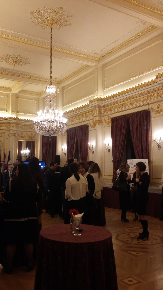 frederique0875's tweet photo. Au Palais de France...avec Berna et Natali...Soirée d'ouverture du printemps numérique 2017. https://t.co/QLq7jqmULO