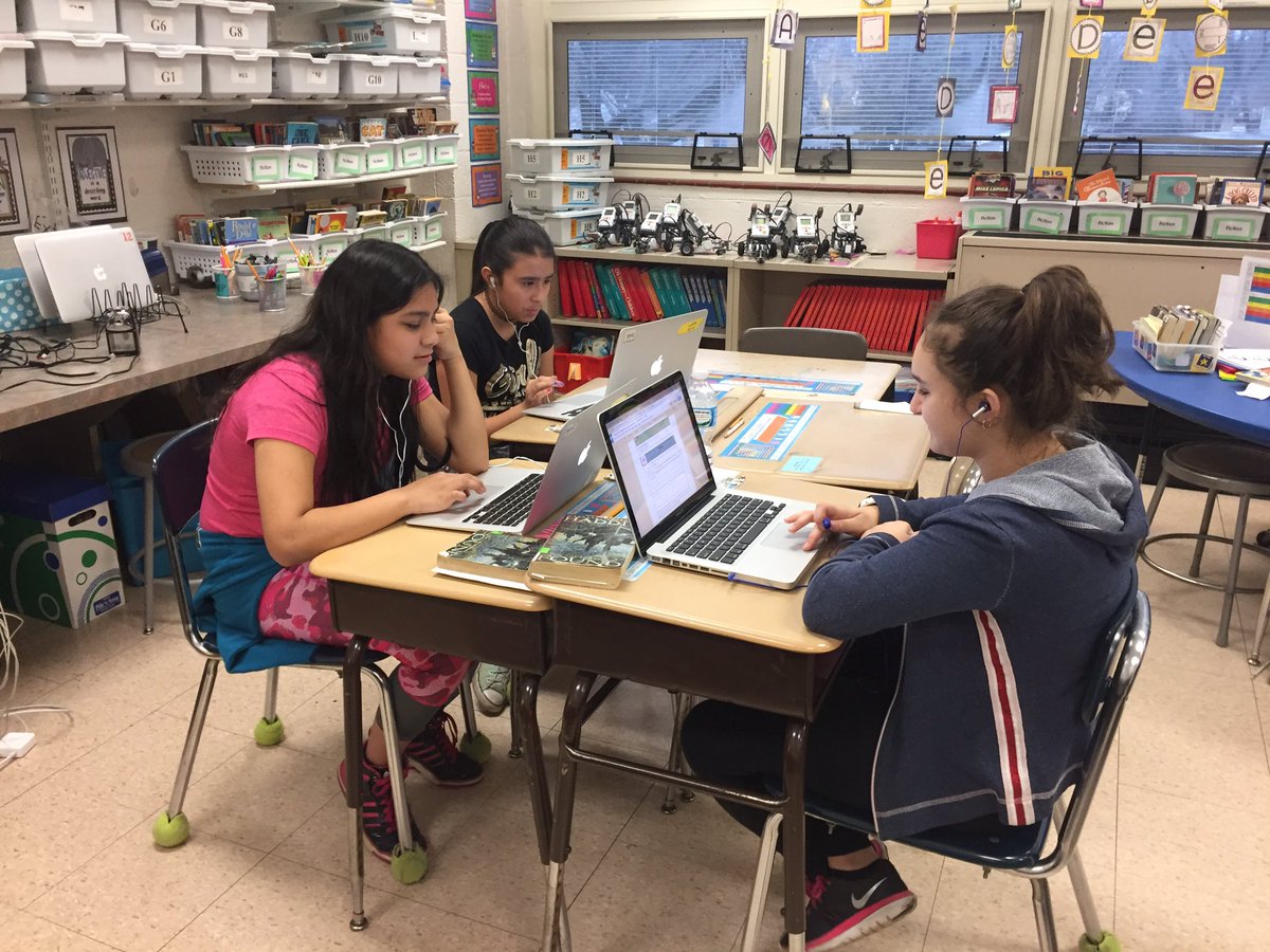 pulcianisclass's tweet photo. Students learning about text structures with a hyperdoc! #weare44 #madison44 https://t.co/eqiKGA20Ob