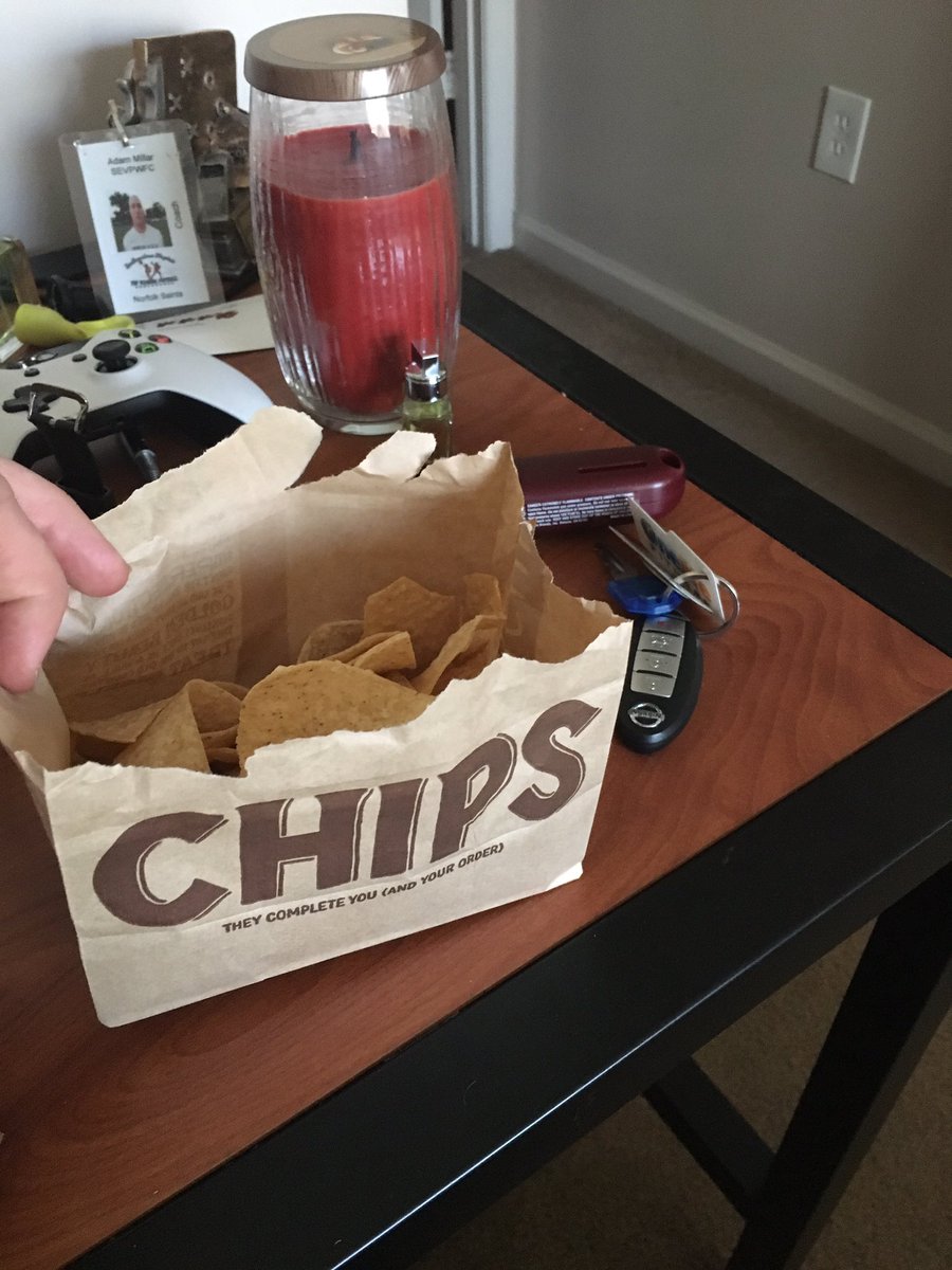 AdamMillar42's tweet photo. @ChipotleTweets you guys are killing me with the lack of chips I get https://t.co/AcLfshzj6V