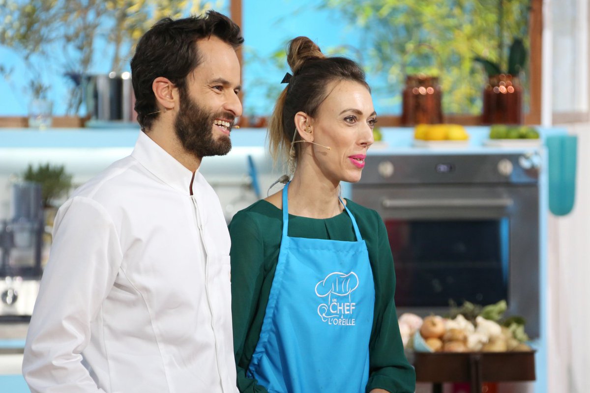 UnChefaloreille's tweet photo. C’est l’heure de la rencontre des chefs @YoniSaada &amp; #FloraMikula avec leurs novices 😊 #UnChefalOreille https://t.co/eJ94837JAx