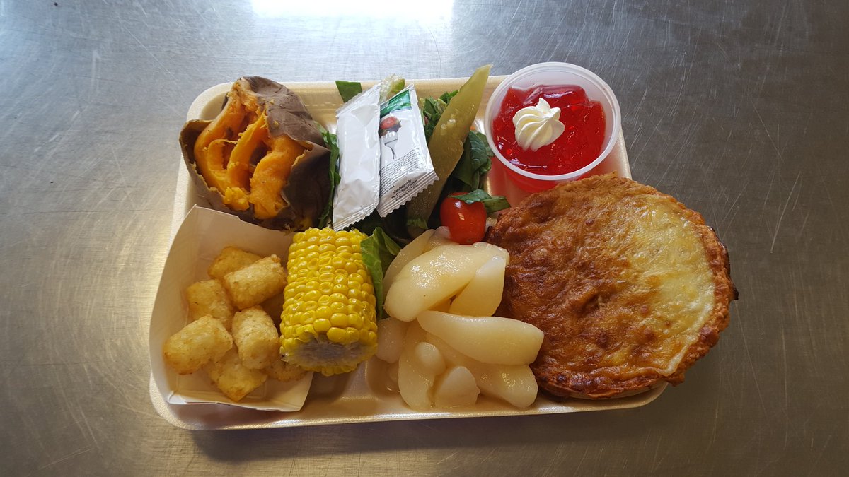 OES_lunch's tweet photo. Look at what kids have for lunch today.  Yummy yummy into their tummies. https://t.co/XSaT07b6C8
