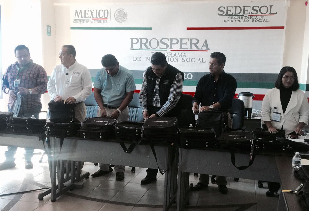chistovery's tweet photo. El día de ayer en la Delegación  #Prospera_Gro se hizo apertura y cierre de buzones fijos y moviles @Prospera_MX https://t.co/QiPvHfOx9c