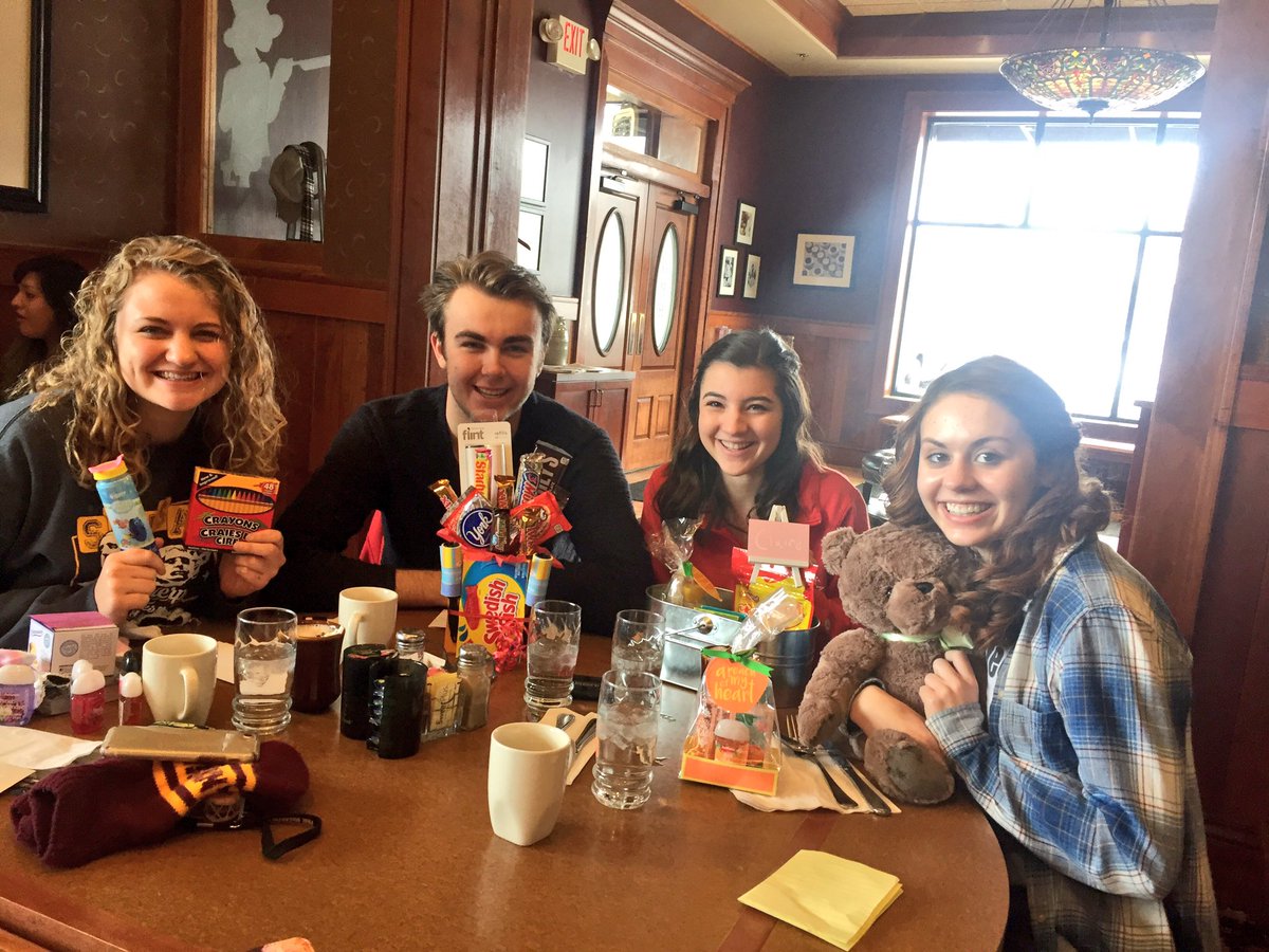 LHSInterp's tweet photo. Freshman got Seniors gifts before quals! Lots of cool bonding moments have happened in the last few days! #wecandothis #quals2017 https://t.co/y2nrH0AWMN