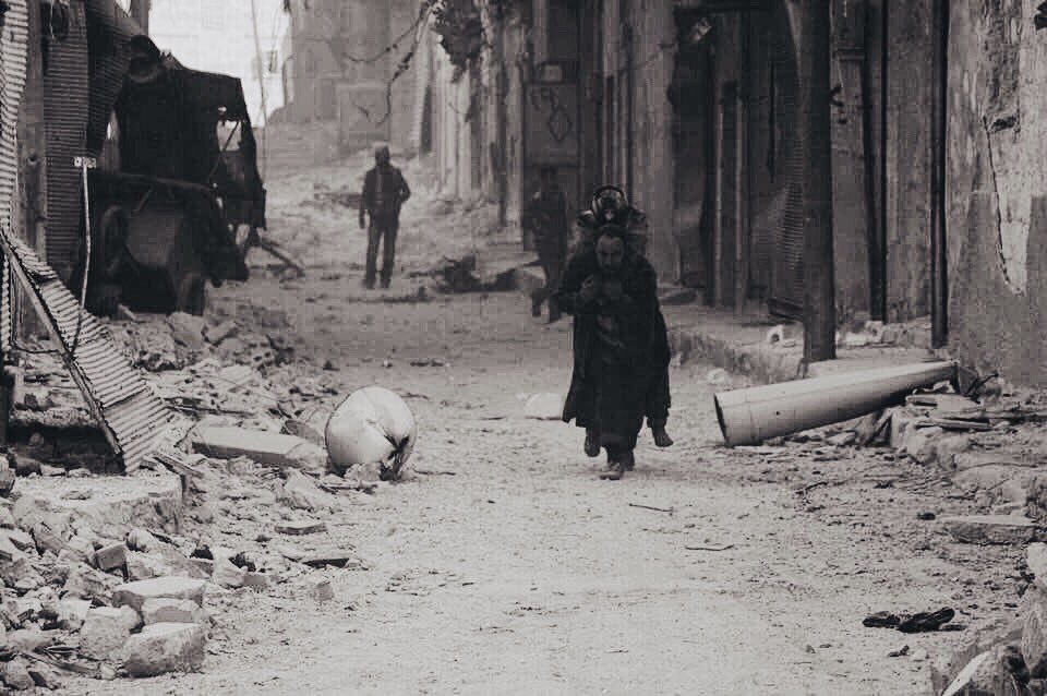 Burası dünya  
Ne çok kıymetlendirdik, 
Oysa bir tarla idi 
Ekip biçip gidecektik... 

Cahit Zarifoğlu