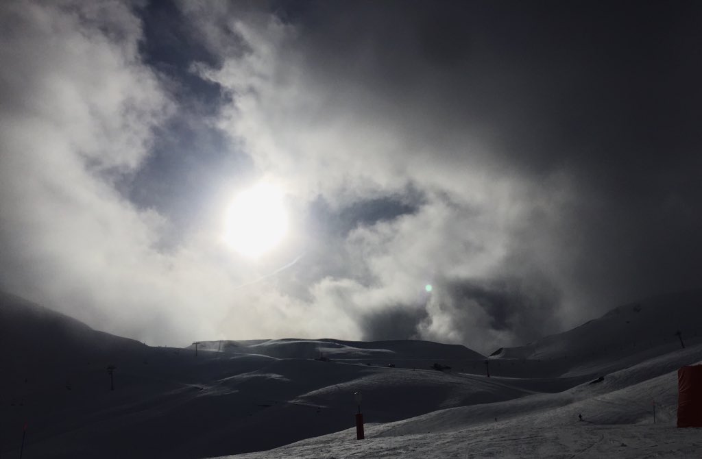 xila__'s tweet photo. #grandtourmalet #lamongie #npy #npy3 https://t.co/DrHYtZbZQw