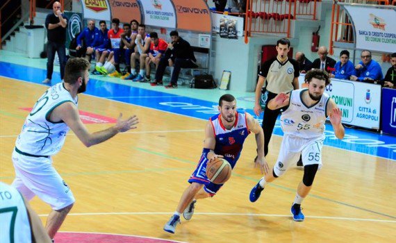 Dimensioneitali's tweet photo. #Basket - COPPA CAMPANIA:LA VIRTUS POZZUOLI VINCE IL TROFEO BATTENDO N.P.SARNO https://t.co/cWkBalyuhW #virtuspozzuoli #coppacampania #sarno https://t.co/z0YodsjuNp