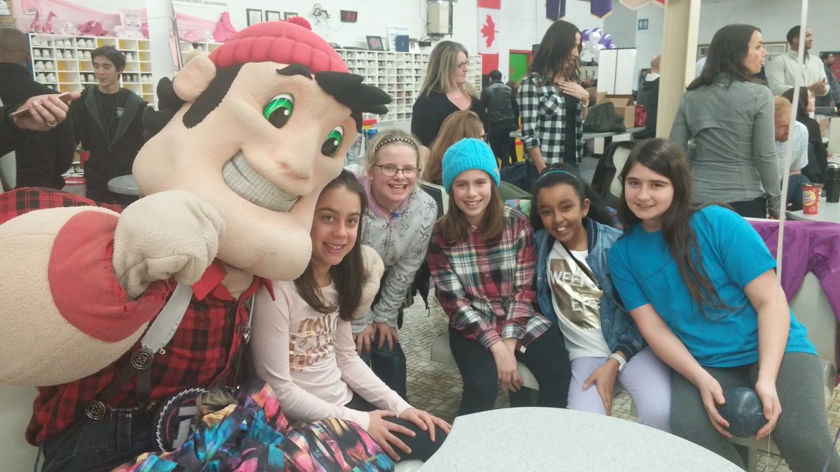 BBBSO's tweet photo. Thanks to the youth bowling team who came out to Bowl For Kids' Sake in support of at-risk youth in Ottawa! #BFKS2017 #youthottawa #ottcity https://t.co/FEXSL4VL2B