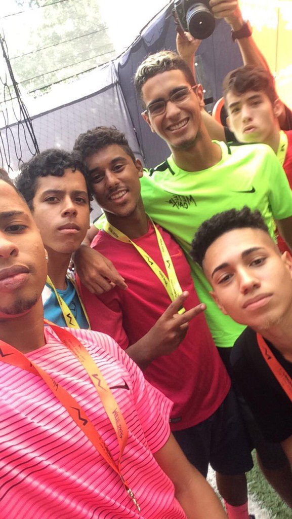 xavieroficial98's tweet photo. #MeteCaixa com os feras!! ⚽️👏🏽 https://t.co/0rJatJ65rw