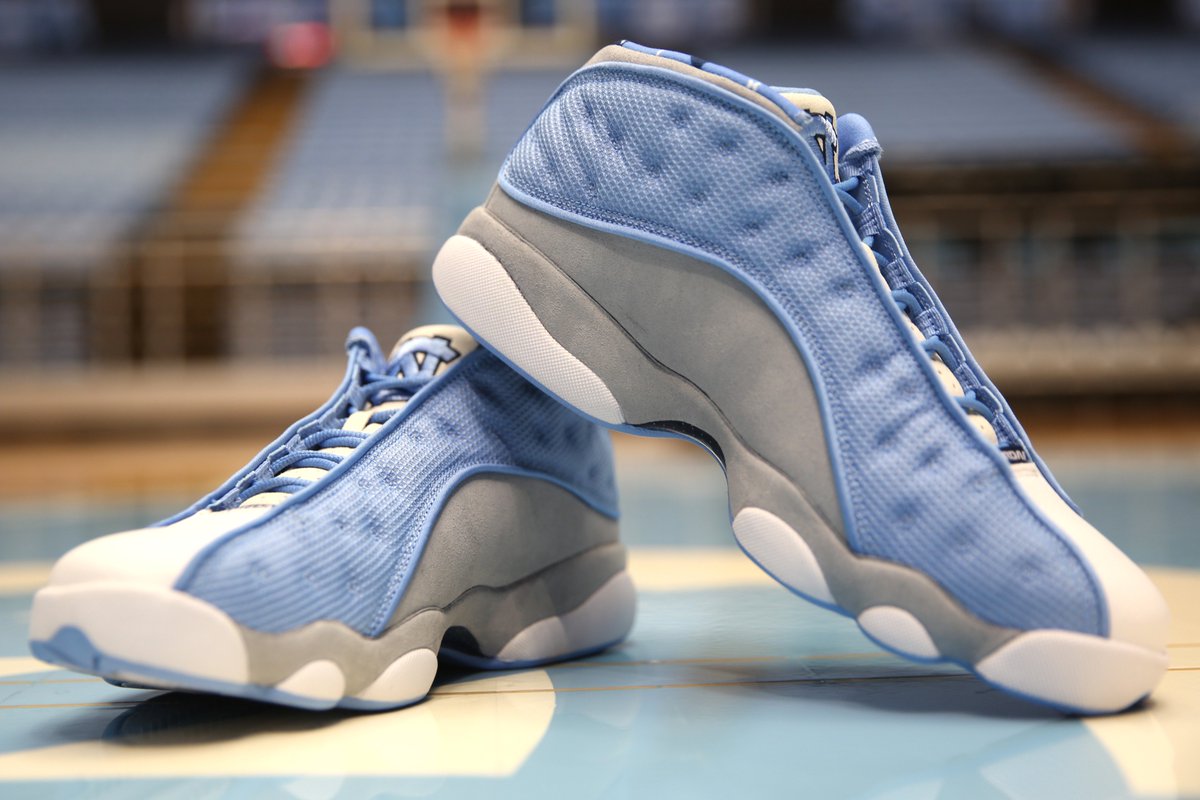 UNC_Basketball's tweet photo. Exclusive UNC @Jumpman23 1⃣3⃣ Retro Low❄️❄️❄️ https://t.co/ORW1S0yOOT