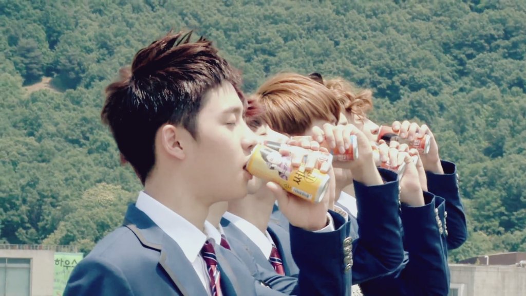 써니텐CF 제작했던 프로덕션에서 유튜브 계정을 만들면서 메이킹영상을 올려주셨나봐요 8ㅅ8
이 새벽에.. 세상에 써니텐이라니...

youtu.be/MsY0Vp7ihRk