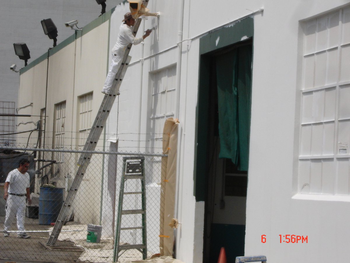 MiniStorage_LA's tweet image. #FlashbackFriday Of our repainting project in 2007!