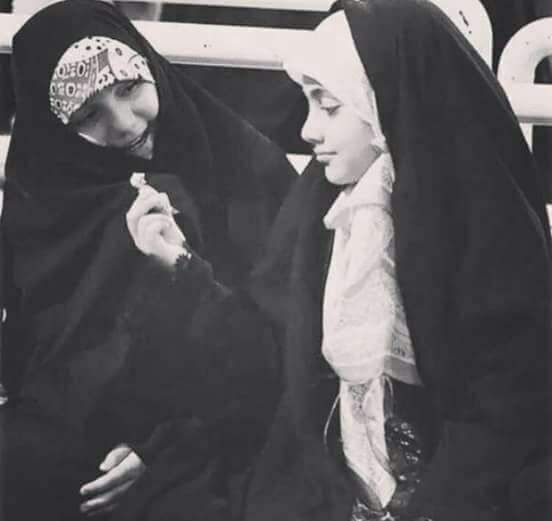 ﻣَـﻦ ﺟَﻌﻠَـﺖ ﺍﻟﺤِﺠﺂﺏ ﺗَﺎﺟﻬﺂ ☄
ﻭﺍﻟﺮﺳُﻮﻝ ﻗُﺪﻭﺗُﻬـﺂ ﻭﺍﻟﻘُﺮﺁﻥ ﻧﺒﺮﺁﺳﻬَﺎ
ﻭﺍﻟﺤﻴﺂﺀ ﺑﺄﺧﻶﻗﻬﺎ ﻛﺂﻧَﺖْ ﺃﺳْﻌﺪ ﻓﺘﻴَﺂﺕ ﺯﻣﺂﻧِﻬﺂ
