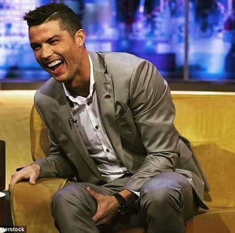 loma5657's tweet photo. البنت تسألها بتشجعي ريال مدريدليه تقولك عشان كريستيانو والاهلي عشان رمضان صبحي وبتسمعي تركي ليه تقولك عشان عمر ابليكچي ولاخر تجوز واحد بكرش https://t.co/oCQ4P11dNK