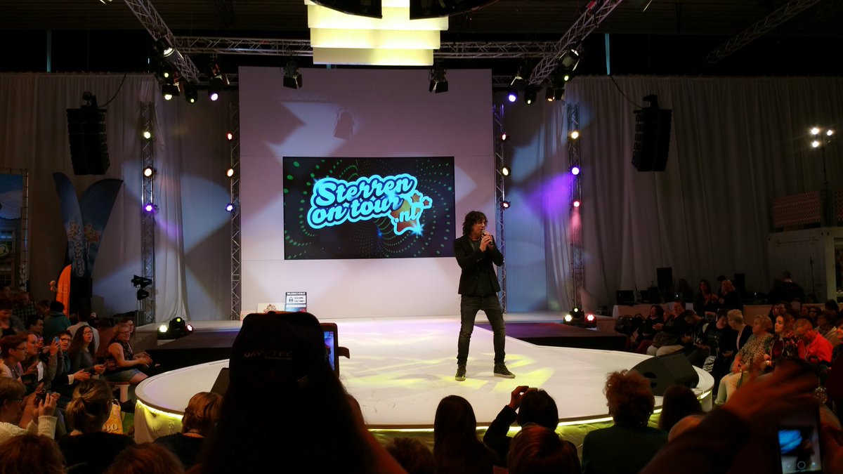 sterrenontour's tweet photo. Ook vandaag weer feest @Huishoudbeurs @sterrenontour.
Natuurlijk mag @VinzzentNL niet ontbreken! Bedankt Topper! Tot de volgende keer weer. https://t.co/3p5IE039Za