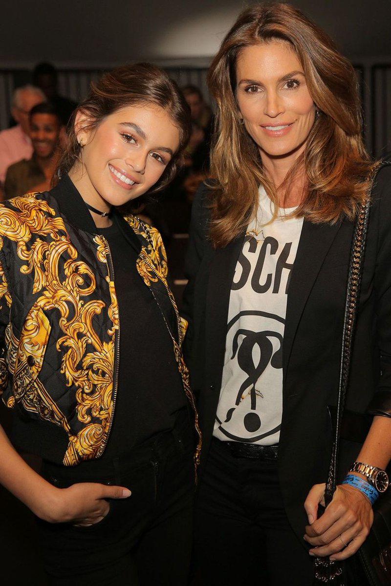 BritishVogue's tweet photo. Good for advice but bad for joint photos: Kaia spills the beans on mum Cindy Crawford: https://t.co/ajPnHrMvlA https://t.co/GnUCy5dMYT