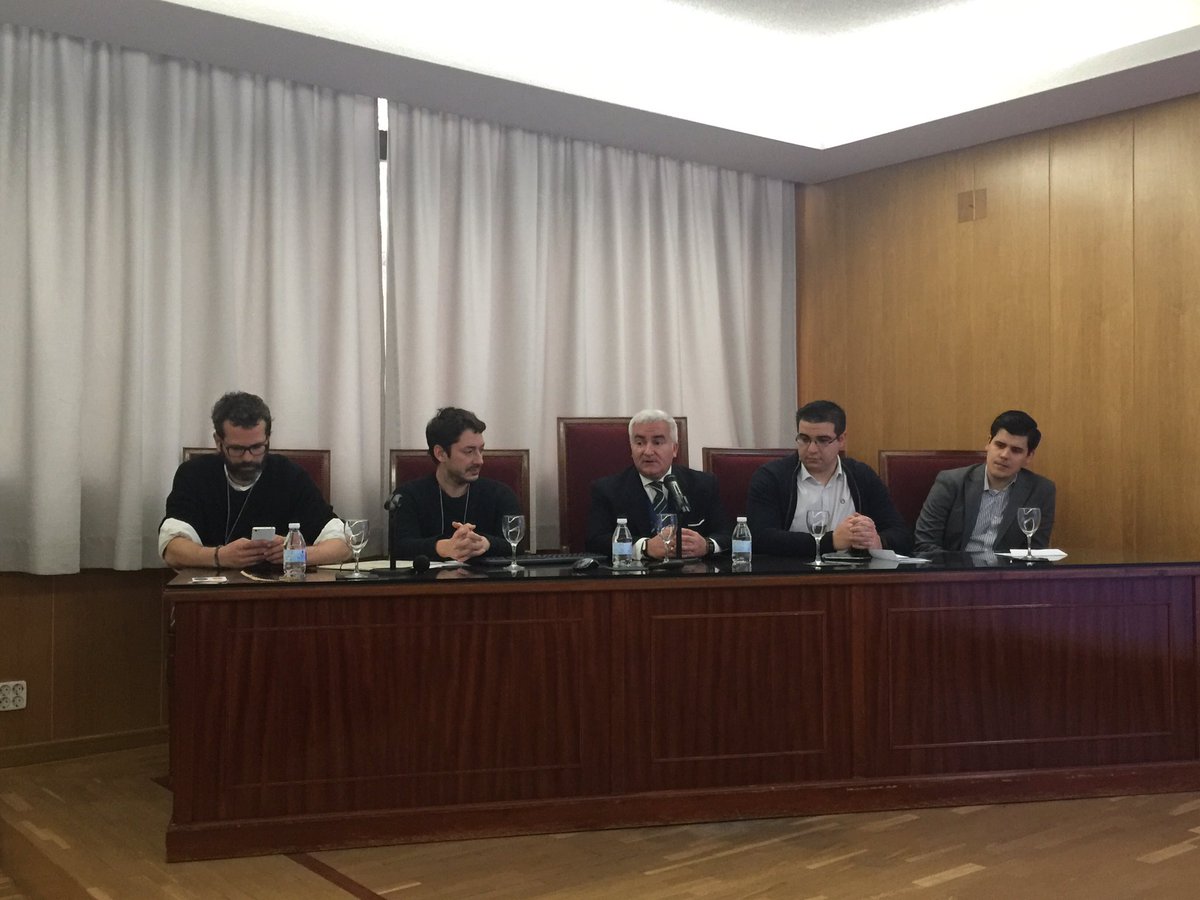Esteban Romero Frías (@polisea) on Twitter photo Mesa redonda final en Jornadas #appsugr con desarrolladores entre ellos <a href="/arkangel/">Ángel Moreno</a> <a href="/Outbarriers/">Outbarriers</a> <a href="/EverywareTech/">Everyware</a> modera <a href="/vitoeps/">Vito E.</a> Mesa redonda final en Jornadas #appsugr con desarrolladores entre ellos <a href="/arkangel/">Ángel Moreno</a> <a href="/Outbarriers/">Outbarriers</a> <a href="/EverywareTech/">Everyware</a> modera <a href="/vitoeps/">Vito E.</a>