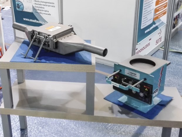 CastellSmedTec's tweet photo. @BuntingEurope con @dhills_bme en el stand de @SmedTecnica blog de lectura obligada https://t.co/roNCg9lFaP https://t.co/zvGQbofdkz