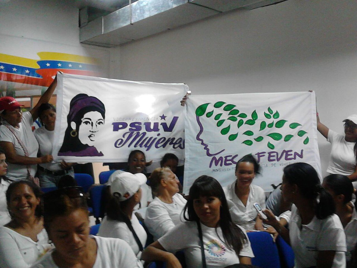 DhelizAlvarez's tweet photo. Encuentro con el movimiento de mujeres Virtuosas del Metro de Valencia y @mecofeven @mujerpsuvcbobo 5to objetivo del Plan de la Patria https://t.co/GwggvLE2Tk