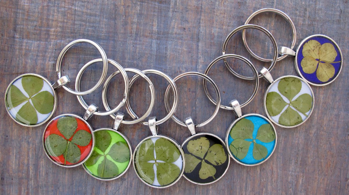 ThreeSistersEA's tweet photo. We already have St. Patrick's Day on the mind because Melinda Wolff brought in these fun four-leaf clover keychains! #mnmade #buylocalmn https://t.co/7Oan9KJKH0