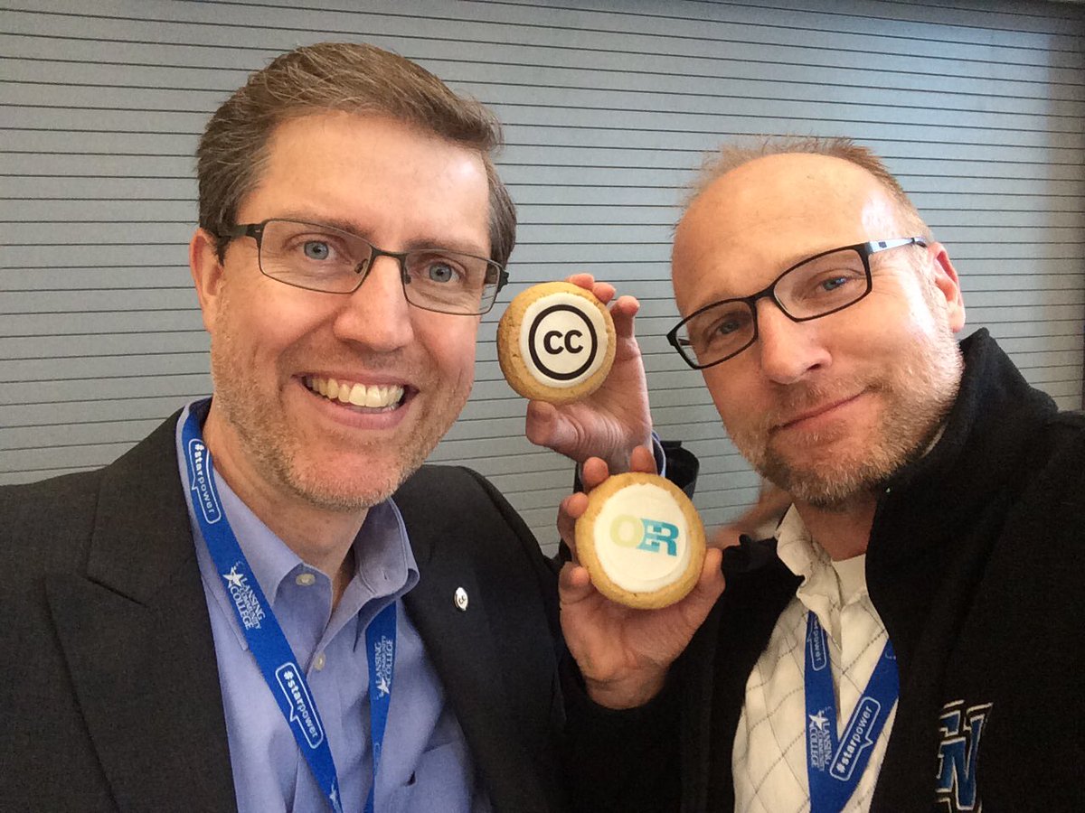 cgreen's tweet photo. .@creativecommons + #OER cookies at #LCCOER https://t.co/uRJdwI3DrA