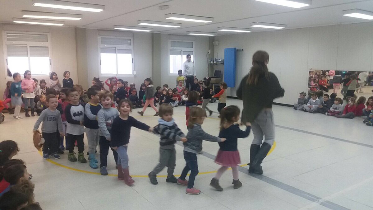 SanperaTorras's tweet photo. El #ciclepetits ha obeït les ordres del rei #carnestoltes! Música, desfilades i danses per fer gran disbauxa! https://t.co/58ekW3iNJq