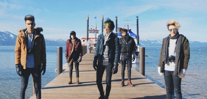 NickelodeonLA's tweet photo. ¡#Coders, se está acabando el tiempo! Voten sin parar por @CD9 con los HT #KCAEstrellaLatina + #CD9, UN RT equivale a UN VOTO! #KCA 💚 https://t.co/iKCfrQMgXH