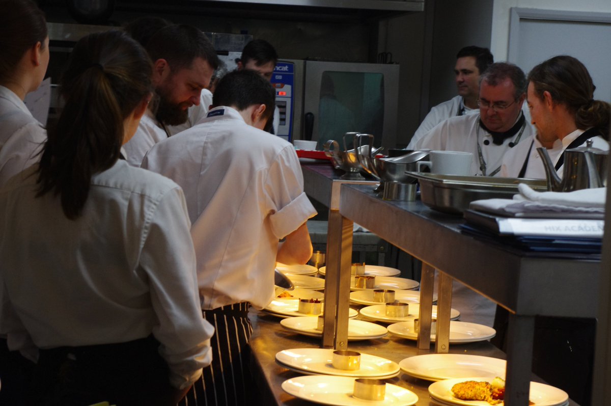HIXAcademy's tweet photo. Had an Amazing night last night with @MarkEHix and @JamesGolding10 and his team from the @The_Pig_Hotel. Thank you from everyone at hix. https://t.co/yfdx5EnhyP