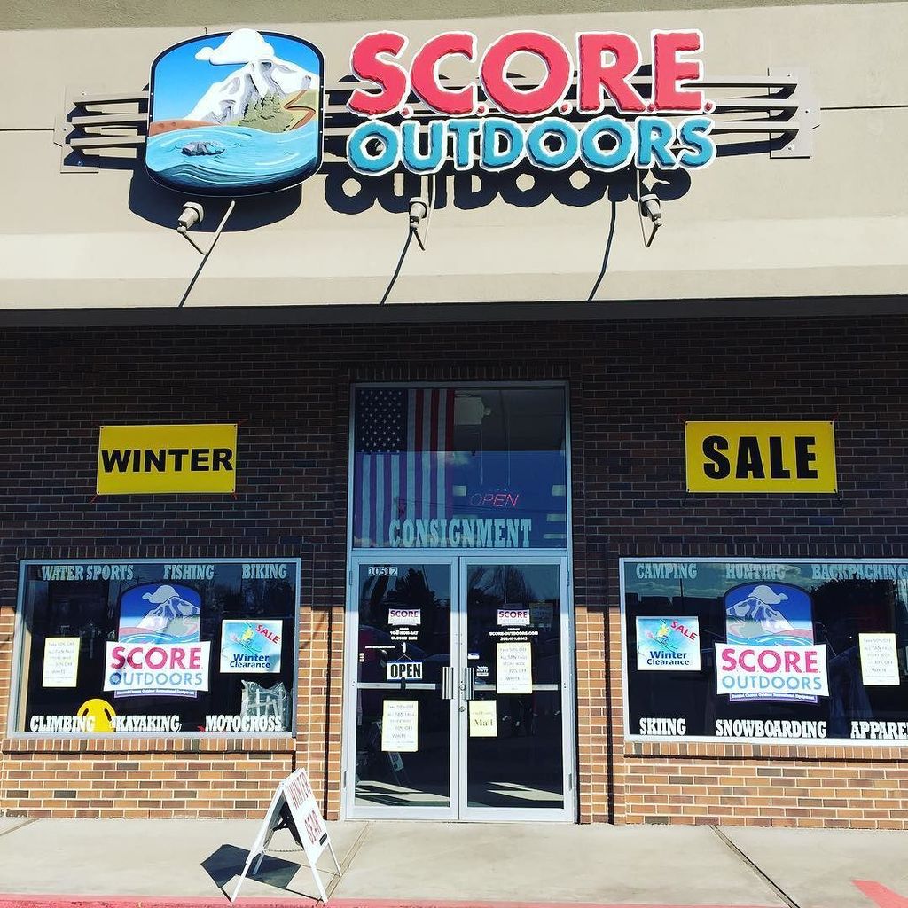 ScoreOutdoors's tweet photo. New signs for our great winter gear sale. While supplies last so don't miss out. #scoreout… https://t.co/IfP1htIHPT https://t.co/xnckecQzaH