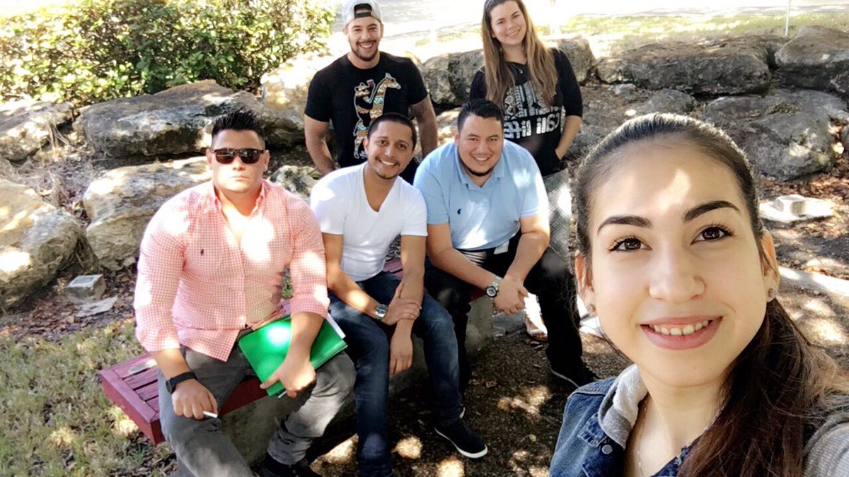 MariaMiamiCOE's tweet photo. Perfect weather to have a meeting outside ☀️🌴 #TeamGamez #Miami305DALE #LifeAtATT #MiamiCallCenter #InsideSalesSvc #AlejandroDoesntSmile https://t.co/VwAZn4pr2w