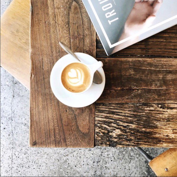 TrouveMag's tweet photo. As you move from winter to spring or summer to fall, take moments to enjoy the small things. Reader capture: @jmcregan https://t.co/SYah9wAfTS