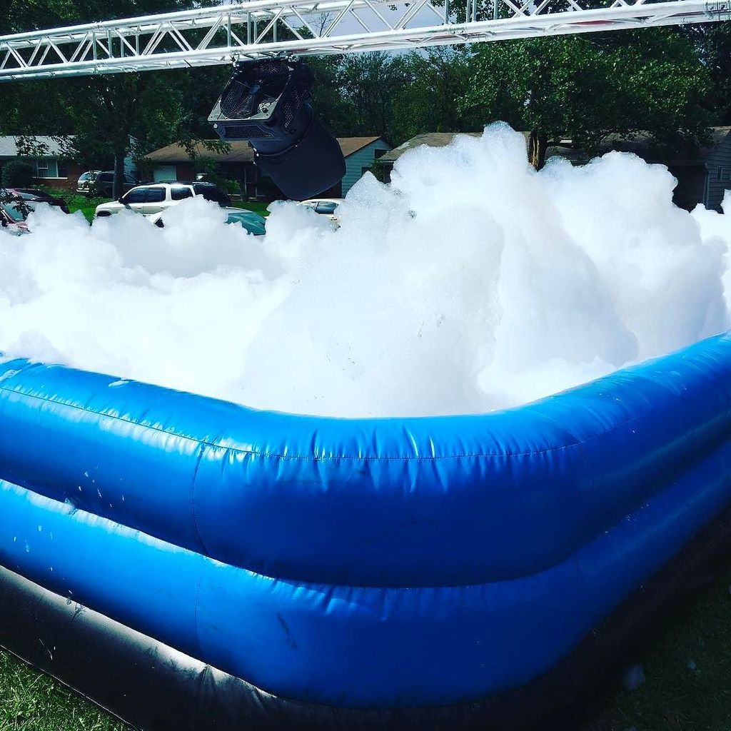 sprinterhd's tweet photo. It's FRIDAY aka FRIYAYYYY! We dedicate these days to FOAM N FUN ! BOOK YOUR EVENT TODAY https://t.co/zNmsPurZ9i https://t.co/duQpBhHgfp