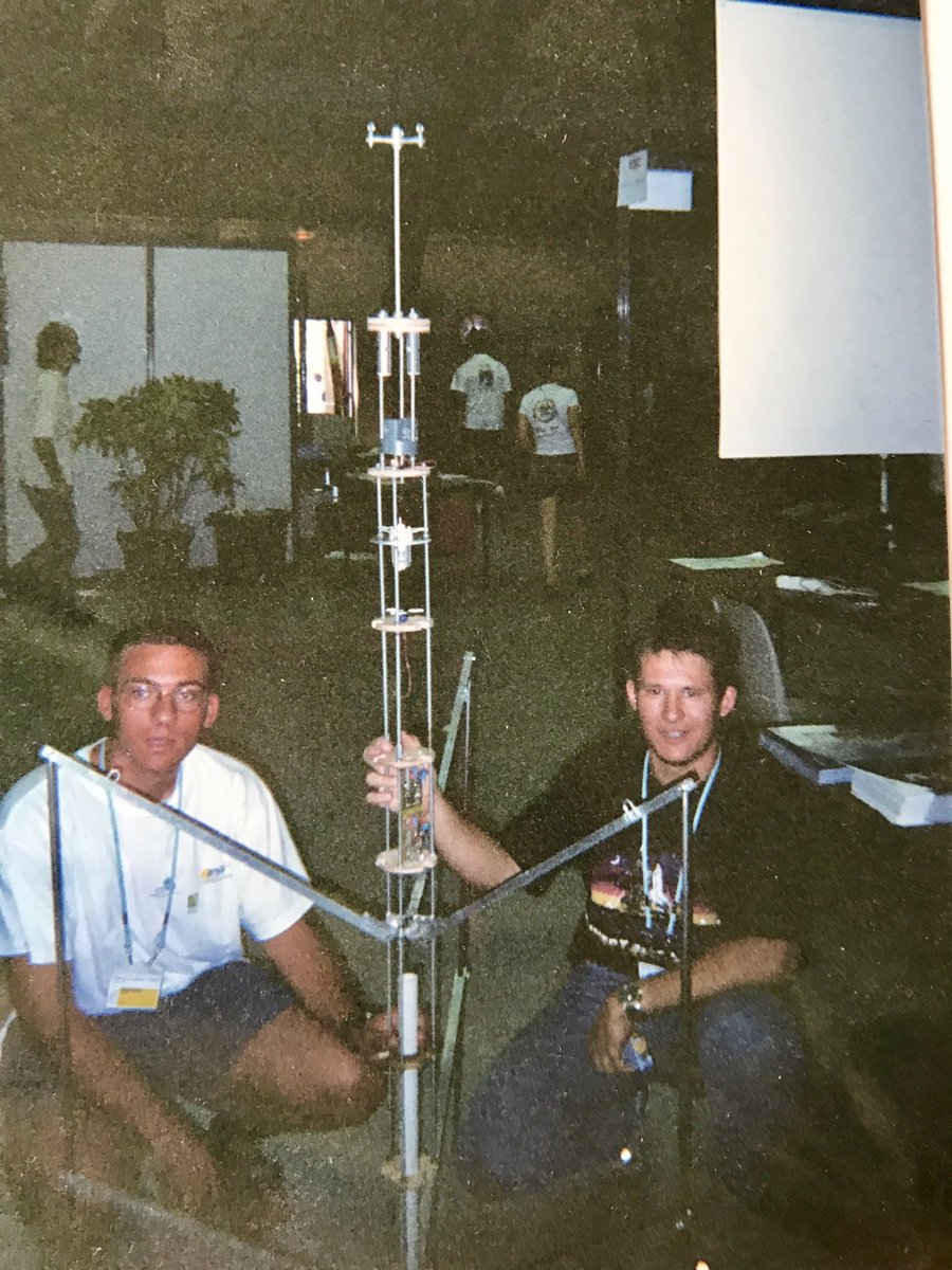 GolemInnovation's tweet photo. When an old dream with a "Fusex" (Experimental Rocket) 🚀 becomes Reality @SpaceX @elonmusk  #Innovation #Yourock @GolemInnovation https://t.co/Mr1WRNTHTP