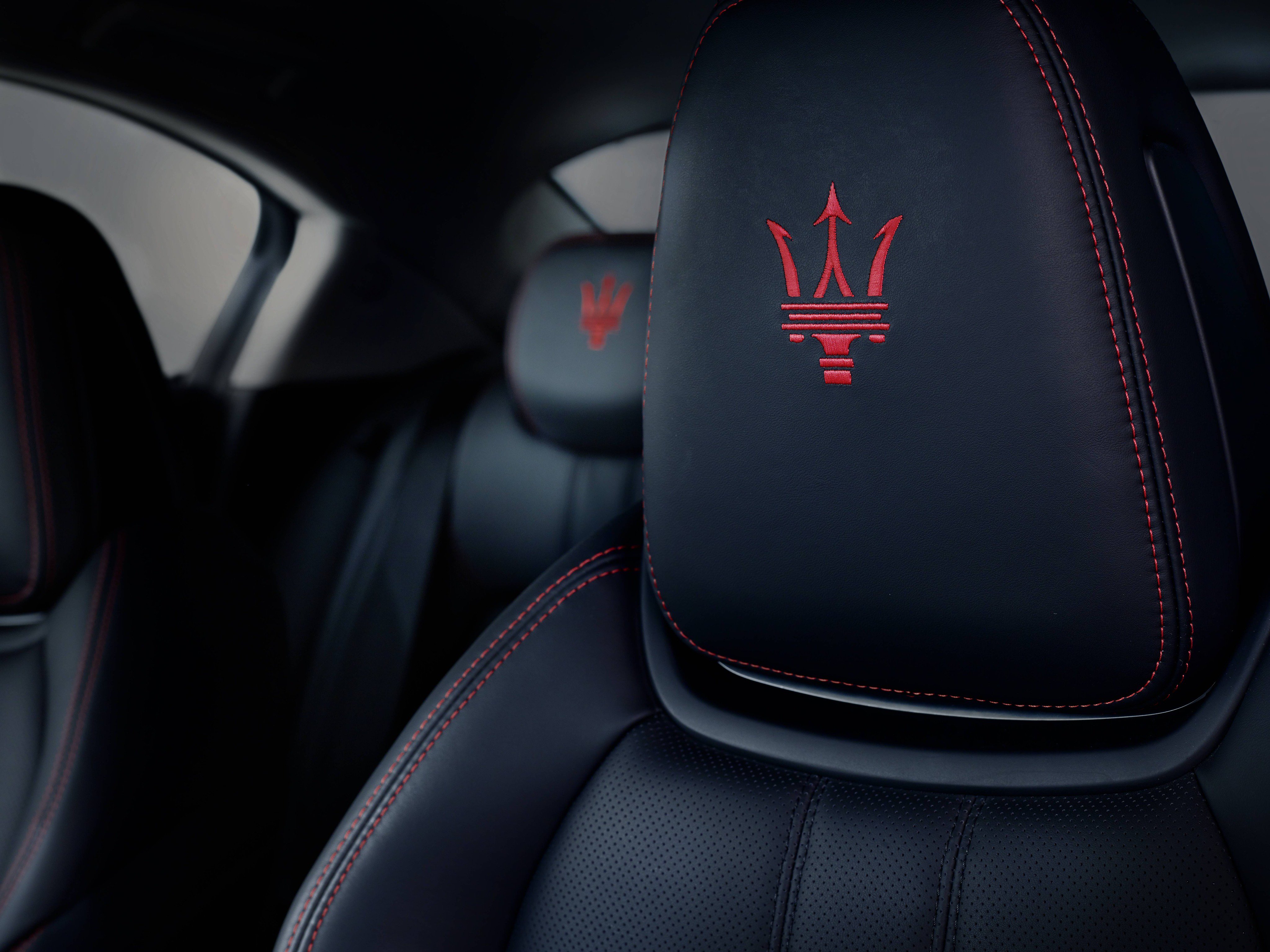 what is the symbol for a maserati