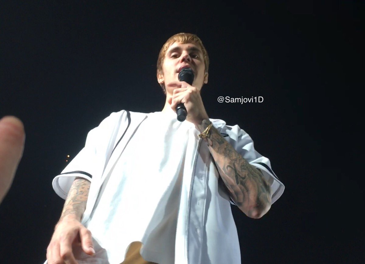 Samjovi1D's tweet image. Being in the pit so close to Justin was an amazing experience I will never forget ❤ @JustinChartStat 
#Beliebers #BestFanArmy #iHeartAwards