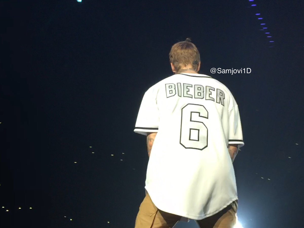 Samjovi1D's tweet image. Being in the pit so close to Justin was an amazing experience I will never forget ❤ @JustinChartStat 
#Beliebers #BestFanArmy #iHeartAwards