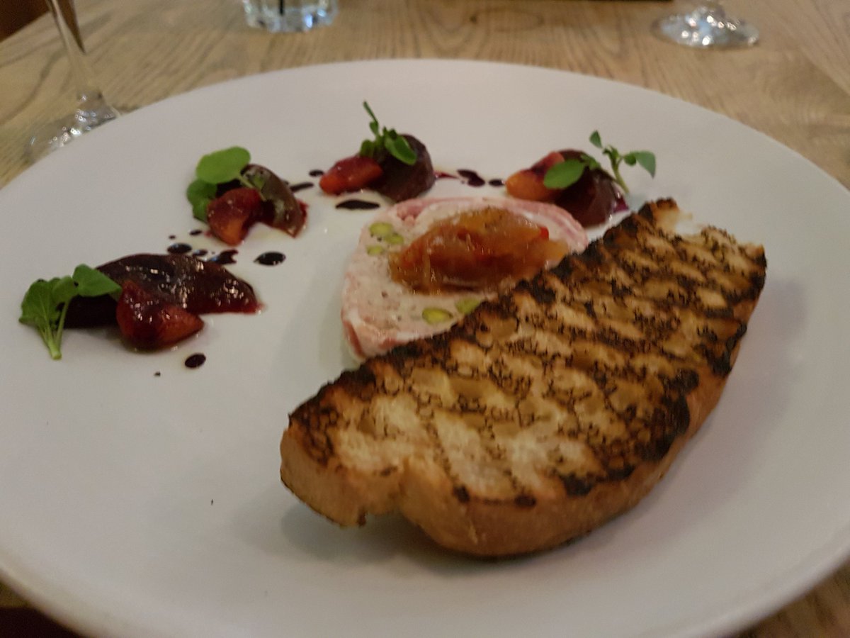 MSDLIGHTS's tweet image. Delicious steak and peaunut choc fondant @TomsKitchens @SomersetHouse 5🌟