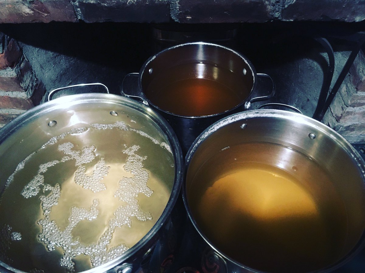 parkingtonsistr's tweet photo. The sap is a runnin! Cooking it down and concentrating the sugar on the wood stove 🍁#maplesyruping https://t.co/QqtDDQPY7j