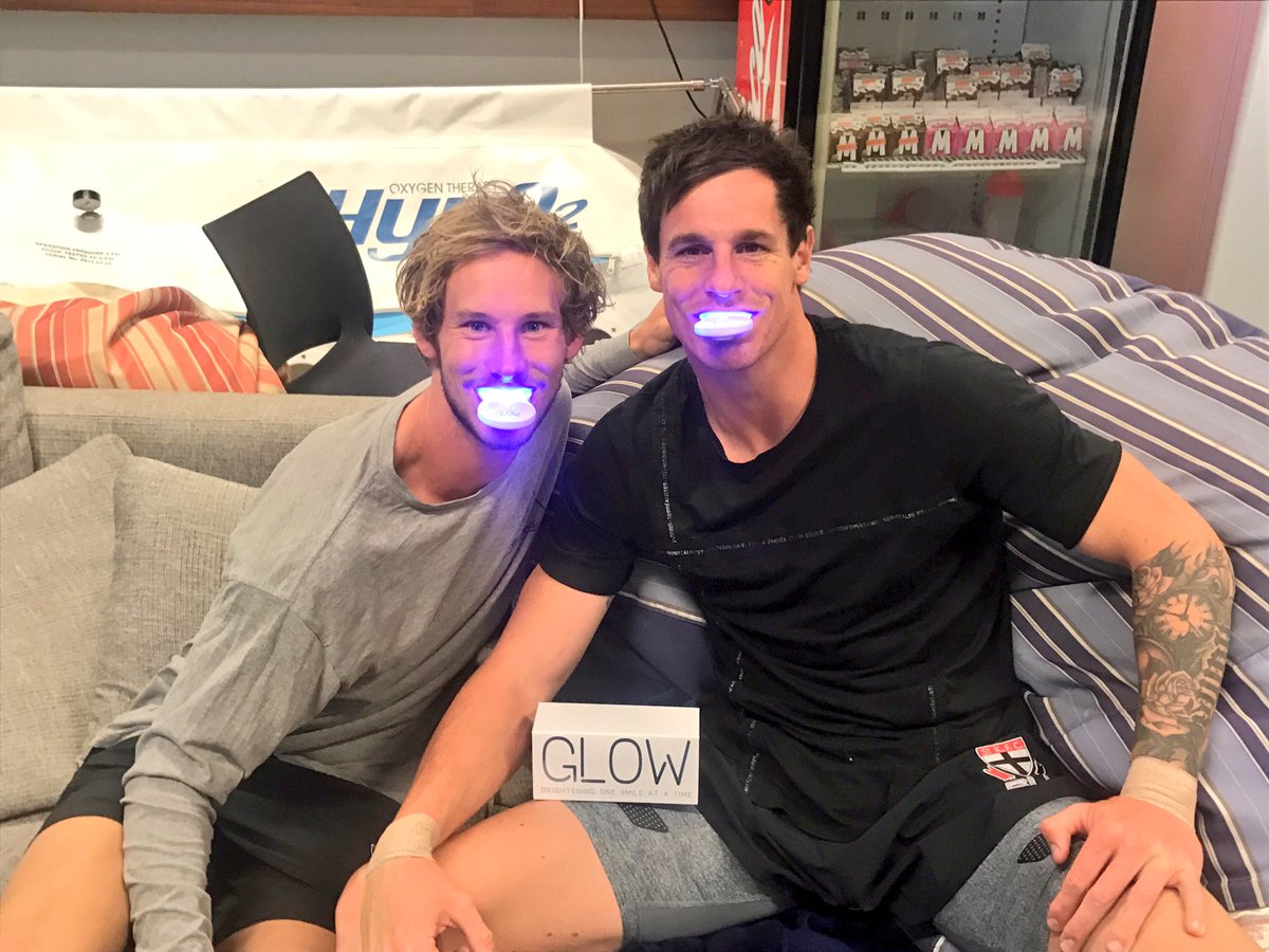 _glowglobal's tweet photo. @jcarlisle22 &amp; @Jwebb_29 glowing for a quick 10 minutes post training #teethwhitening #glowglobal #shoponline https://t.co/XvBVuy1Cz6