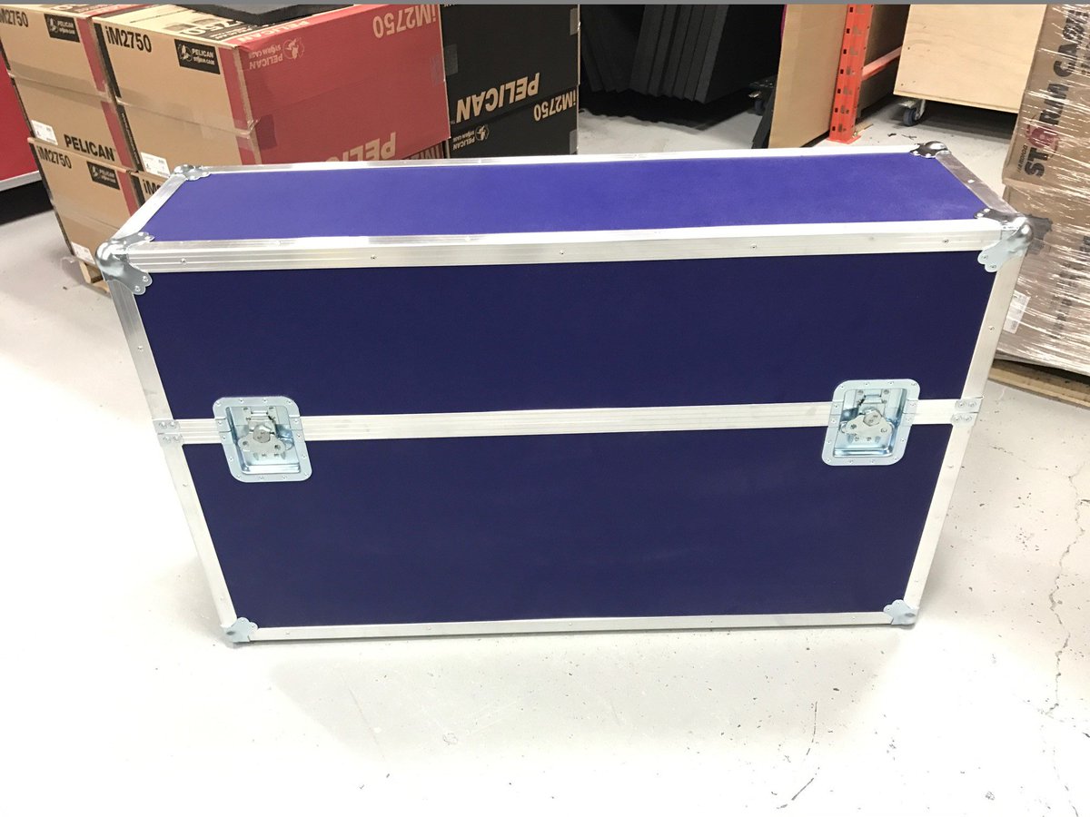 PCCOttawa's tweet photo. Looking good in blue! #customcase #laminatecase #pcccase #custom #caselife https://t.co/0By3YzAS7W