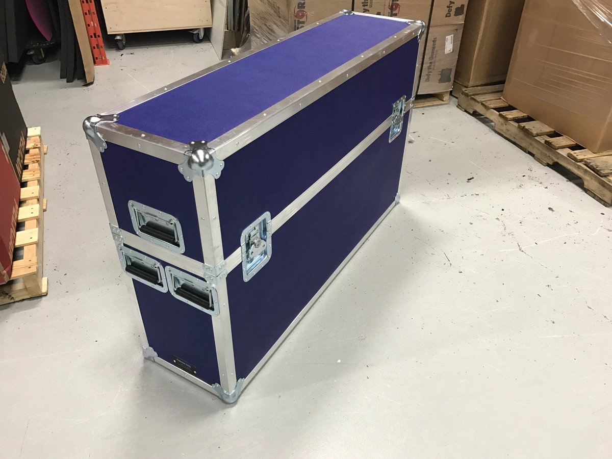 PCCOttawa's tweet photo. Looking good in blue! #customcase #laminatecase #pcccase #custom #caselife https://t.co/0By3YzAS7W