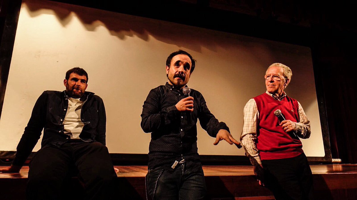 KoldoSerra's tweet photo. Lujazo poner @GernikaTheMovie en Vitoria, en una sala llena hasta la última butaca y charlar después con los espectadores. 
Pics @haizeacam https://t.co/gorAhoeI6T