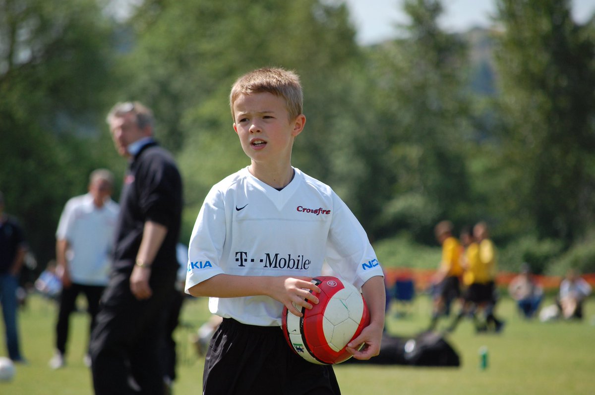 Famille_Debuire's tweet photo. 9 years in the same club as a player but also a a coach for young players. Hope you can continue playing soccer at college!!! https://t.co/gkTzDsrkJT