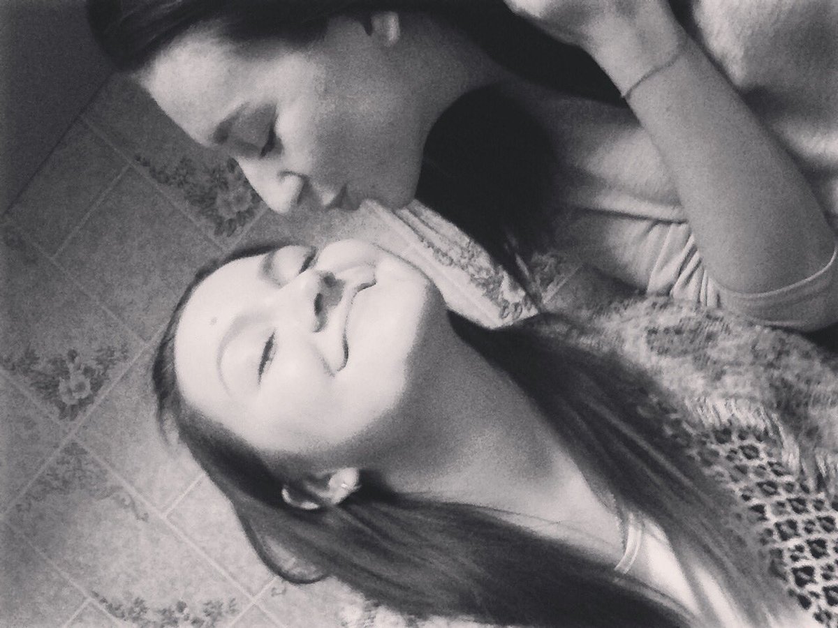hard_daria's tweet photo. Моя киса хочет выпииииить https://t.co/qoTVZtj15M