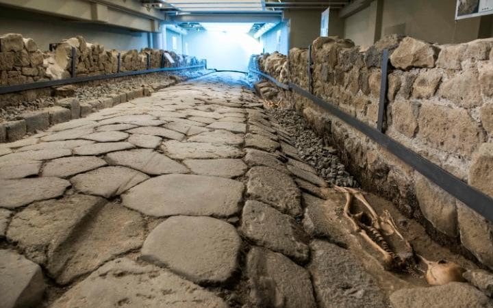 CarolineLawrenc's tweet photo. Roman Road discovered beneath an Italian McDonalds! https://t.co/zFNDs6UY3H (h/t @pompei79) #RomanFun #RomanMysteries #AncientRome https://t.co/fVGWDL3y17