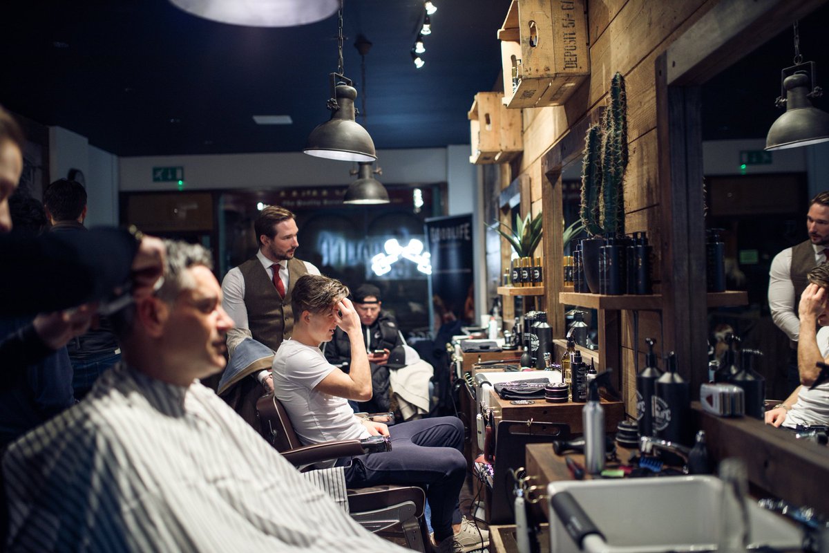 GoodlifeBarber's tweet photo. Looking forward to the weekend? The Goodlife guys are busy getting these chaps looking sharp and ready to rock!#Weekend #Hair #Beard #Barber https://t.co/rnYmY64MDk