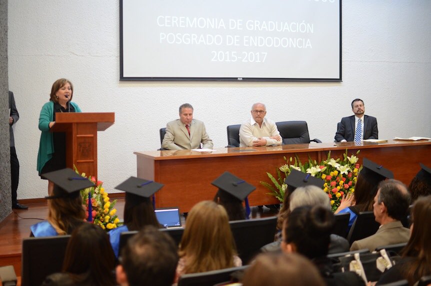 OficialCUCS's tweet photo. El día de hoy se llevó a cabo el
Acto Académico de la Especialidad en #Endodoncia 2015-2017.
¡Felicitamos a todos los graduados! #SoyCUCS https://t.co/uRF4MojILd