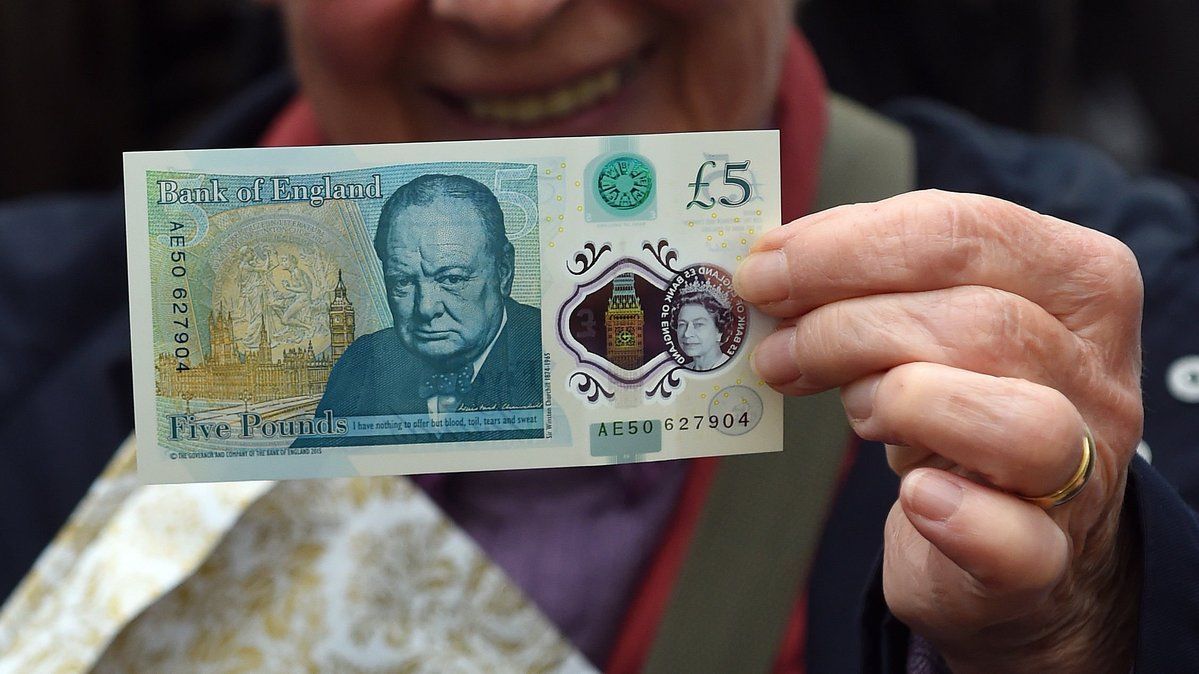 Elderly woman finds £5 note worth £50,000, donates it to “help young people” buff.ly/2mhiX0z