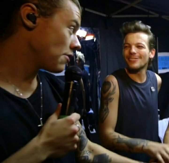 aliveforstyles_'s tweet photo. 🌹Rt your crush/Otp.🌹

26. Larry Stylinson. // Harry Styles and Louis Tomlinson. (OneD)

Rt: yes.
Fav: no. https://t.co/LkHi8J1ktx